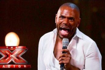 He Was Just a Background Singer Until This Moment—Now Nobody Can Stop Crying He Was Just a Background Singer Until This Moment—Now Nobody Can Stop Crying