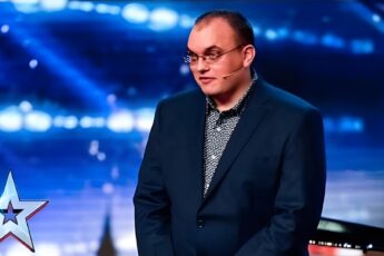 He Sat Down To Play Piano Alone, Then The Whole Audience Exploded